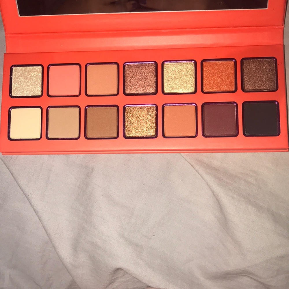 Eyeshadow palette